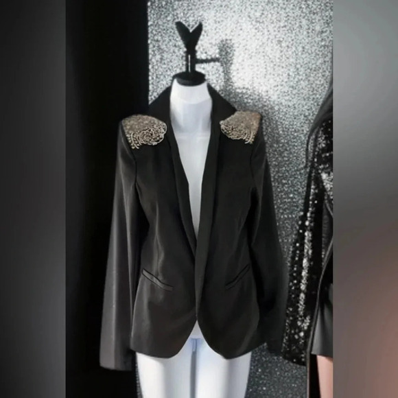 Suzy Shier/💰2 FOR $10💰Black detailed shoulder blazer/ Size US M - Picture 2 of 10